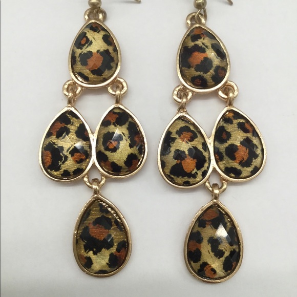 Leopard waterfall chandelier earrings - Picture 3 of 4